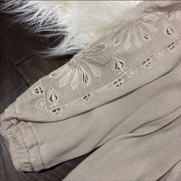 2/$30 ASTR The Label Off Shoulder Lace Embroidered Gauzy Relaxed Blouse Top - Picture 5 of 7